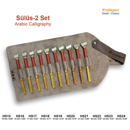The Pratikpen Celi Sülüs-2 Set is a premium collection of 10 handmade Arabic calligraphy pens designed for large-scale Thuluth (Celi Sülüs) writing. Crafted with natural wooden handles and durable stainless-steel nibs, this set delivers smooth ink flow, bold strokes, and professional performance for artists of all levels.